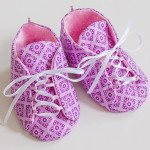 Babyschuhe mit Schnürsenkeln