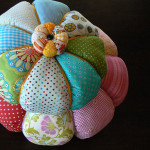 Pouf Huit (Pouf, Zierkissen, Nadelkissen)